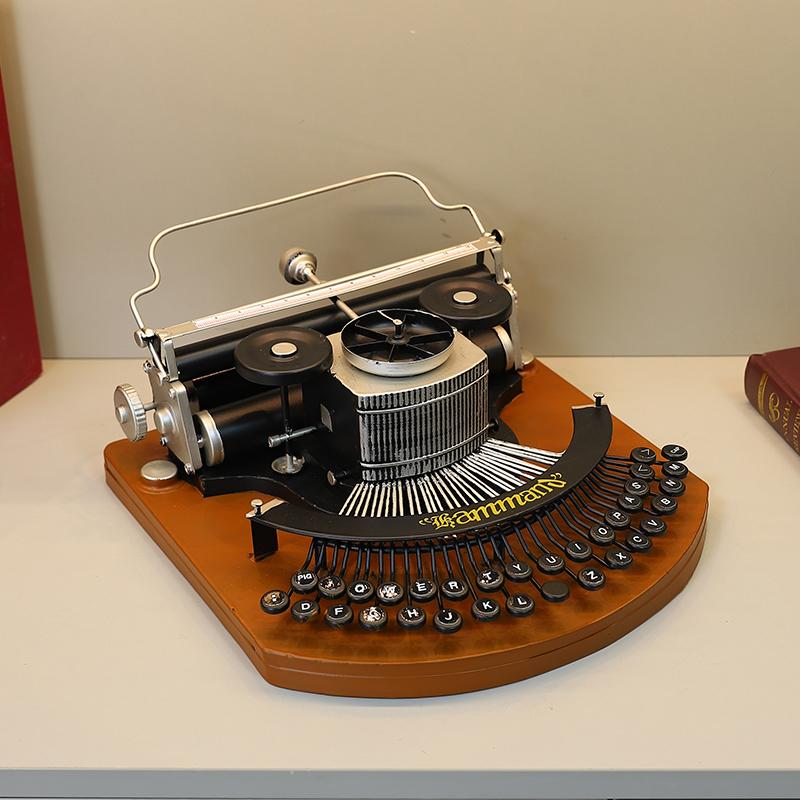 Home Office Industrial Style - Model Mesin Tik Vintage untuk Alat